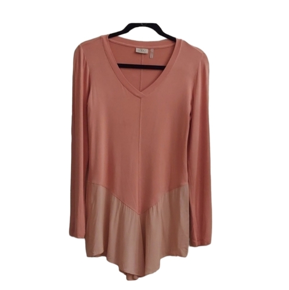 LOGO BY LORI GOLDSTEIN Colorblock Satin Hem Jersey Knit Long Sleeve Top - Picture 1 of 9